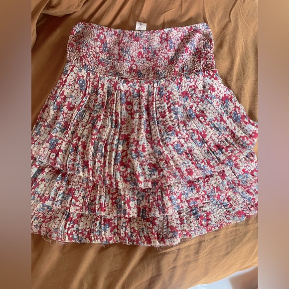 Free people, tiered skirt. Size Med, Like new. Flirty and and flowy - Picture 1 of 3